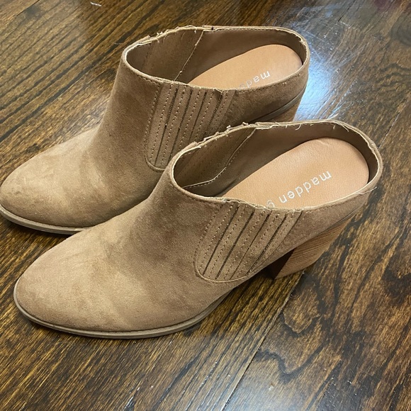 Madden Girl Tan Suede Mules, chunky heel - Picture 2 of 3